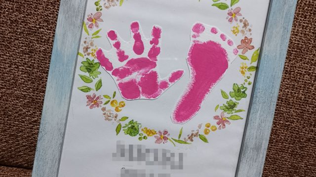 赤ちゃんの手形 足形の取り方 水彩絵の具を使った手軽なやり方紹介 桃缶ブログ